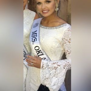 Laundry by Shelli Segal white lace cocktail dress